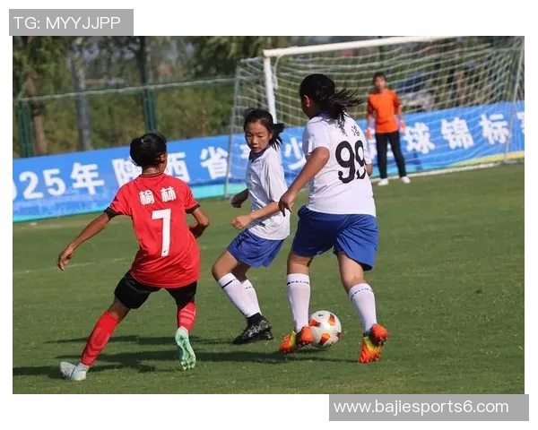 美丽与力量的结合美女足球队展现女性运动员的风采与魅力 美丽与力量的结合美女足球队展现女性运动员的风采与魅力